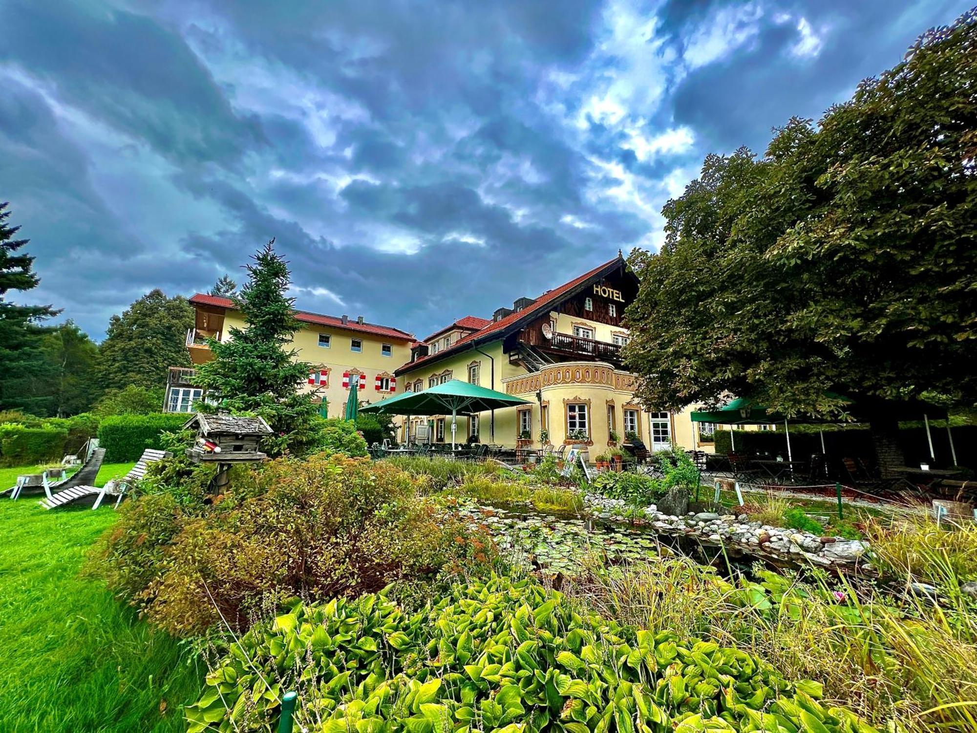 פטץ Hotel Restaurant Gruenwalderhof מראה חיצוני תמונה